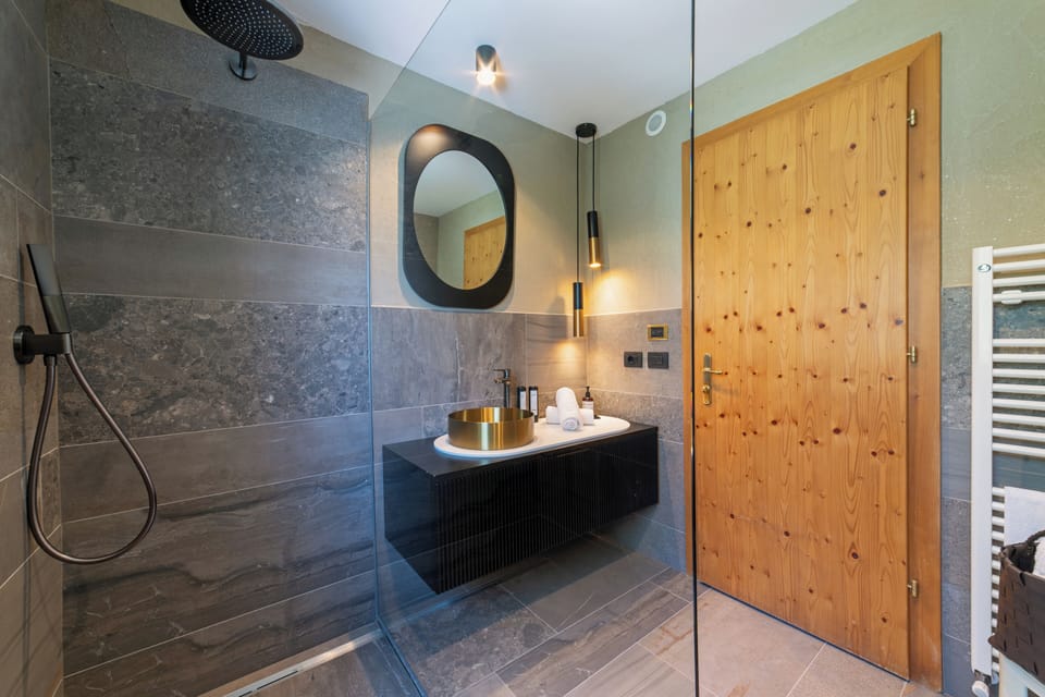 Comfort Double Room | Bathroom | Separate tub and shower, deep soaking tub, free toiletries, hair dryer