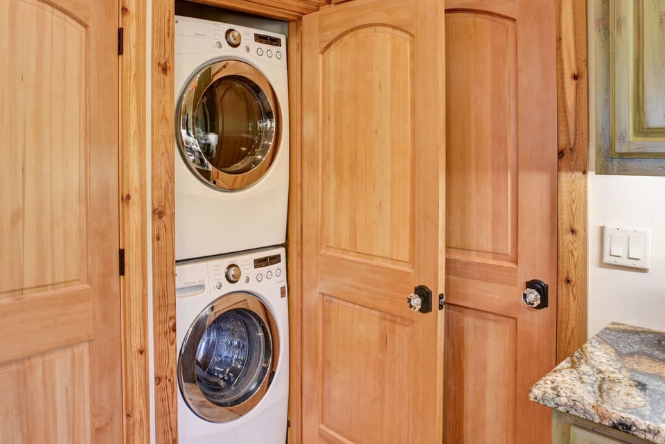 Monarch Cottage- Washer & Dryer
