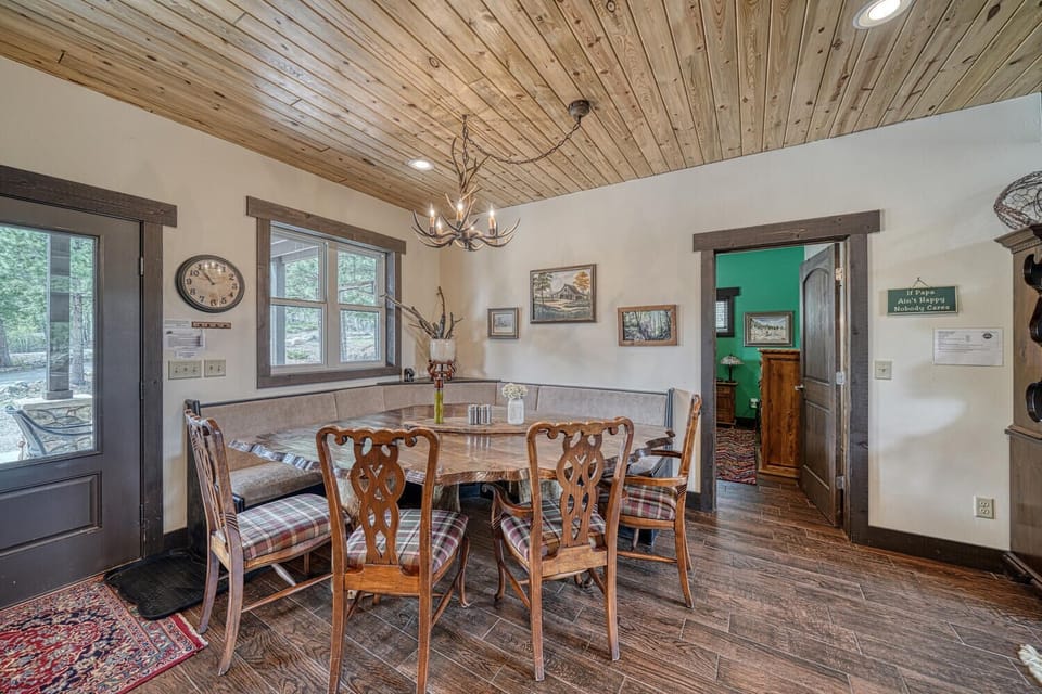 Main House - Oversized dining table that seats the whole group