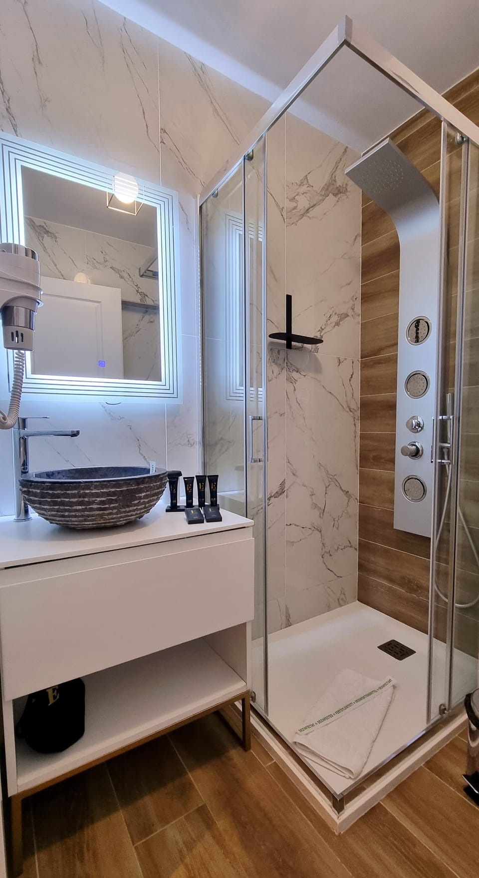 Shower, free toiletries, hair dryer, bathrobes