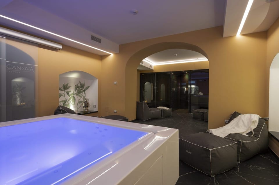 Sauna, hot tub, steam room, massages