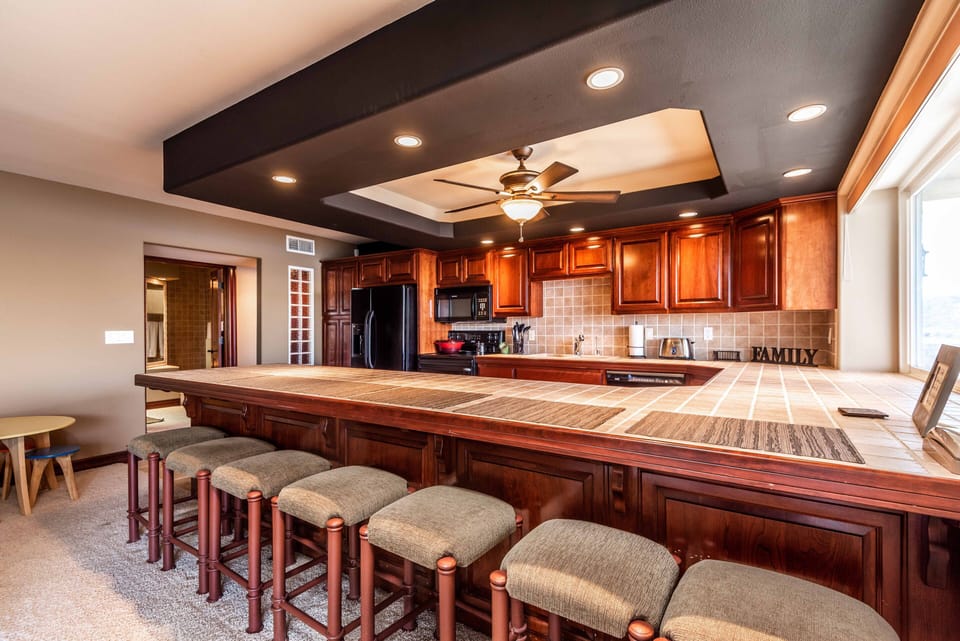 Kitchen Island with stools