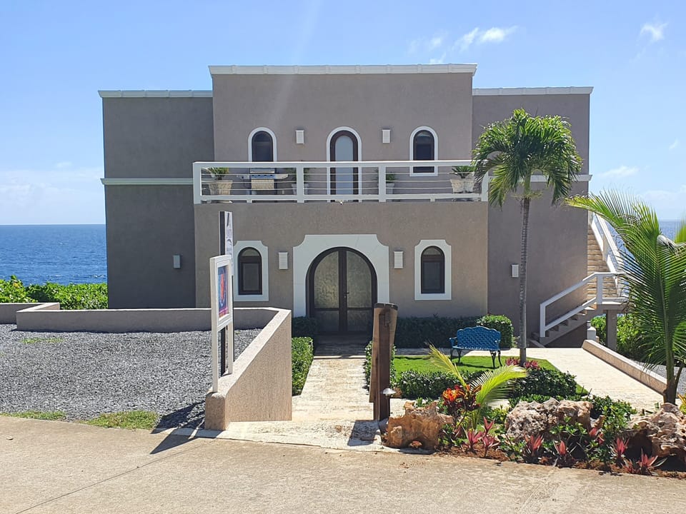 The front of Fisher's Landing Boutique Hotel.