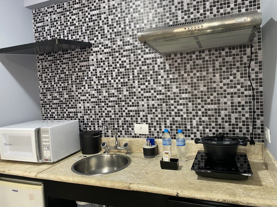 Deluxe Studio, 1 Queen Bed (292924 ) | Private kitchen | Fridge, microwave, stovetop, cookware/dishes/utensils