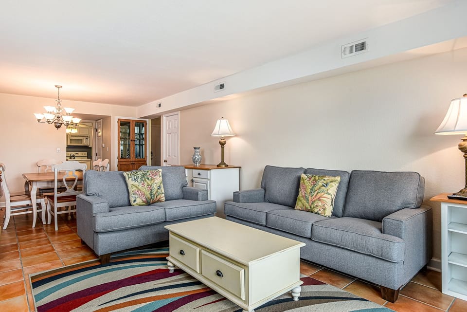 VS3: Delightful Dolphin | Bottom Level Living Area