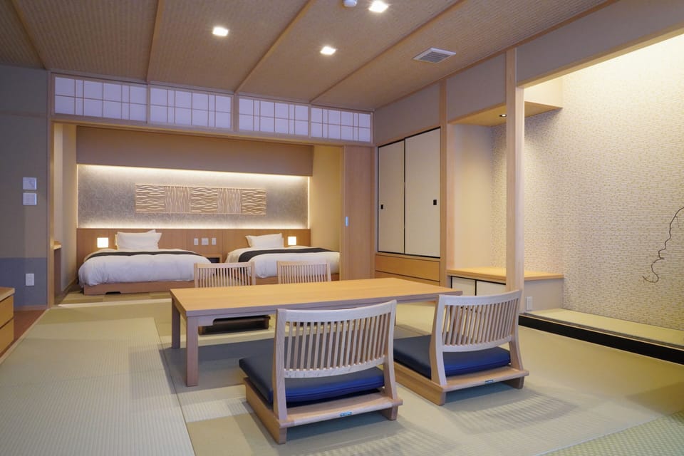 Luxury Room, Multiple Beds | Living area