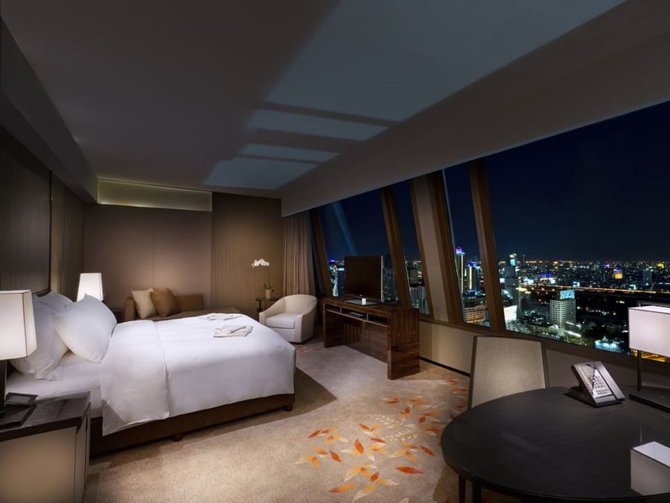 Prestige Club, 1 King Bed | Egyptian cotton sheets, premium bedding, pillowtop beds, minibar