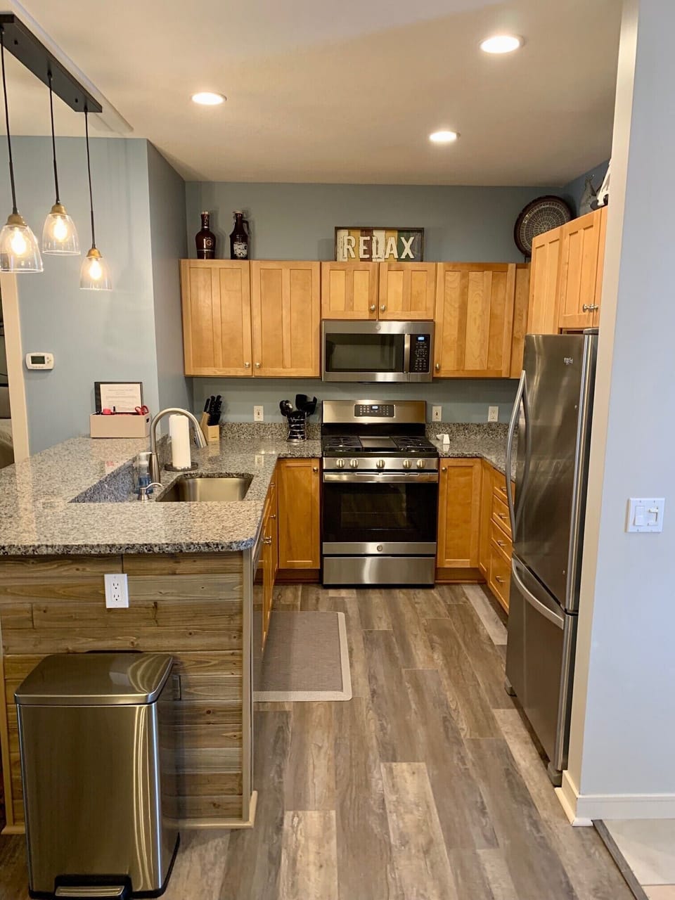 Newly updated fully-equipped kitchen