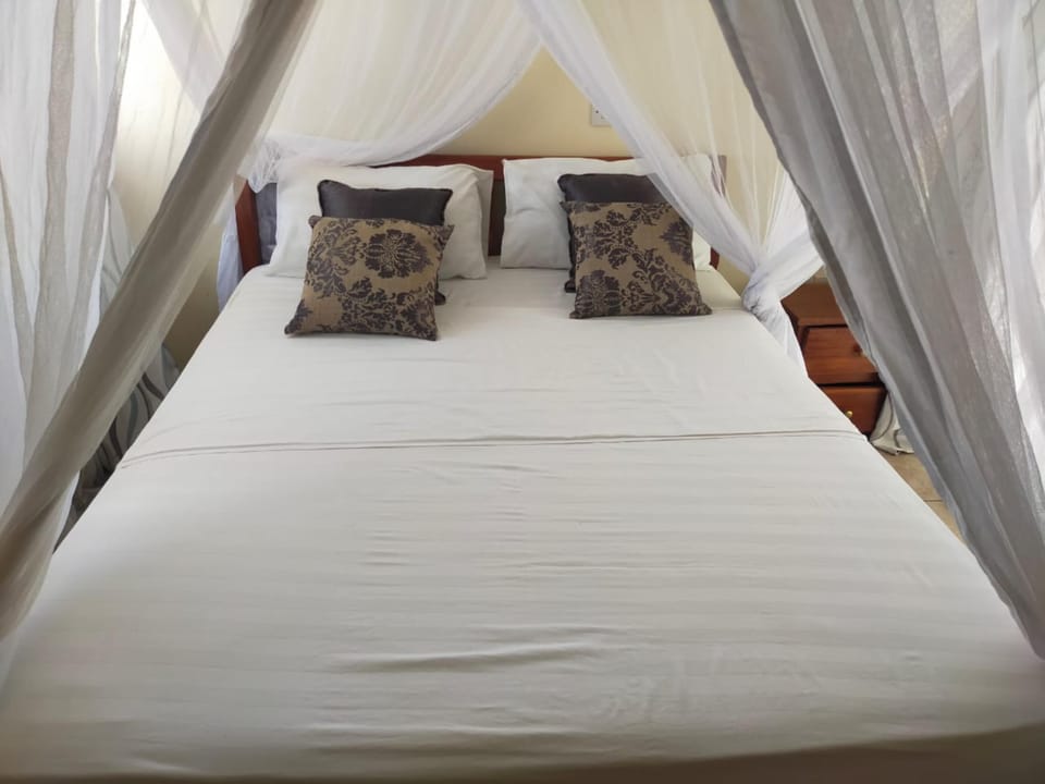 1 bedroom, premium bedding, in-room safe, desk