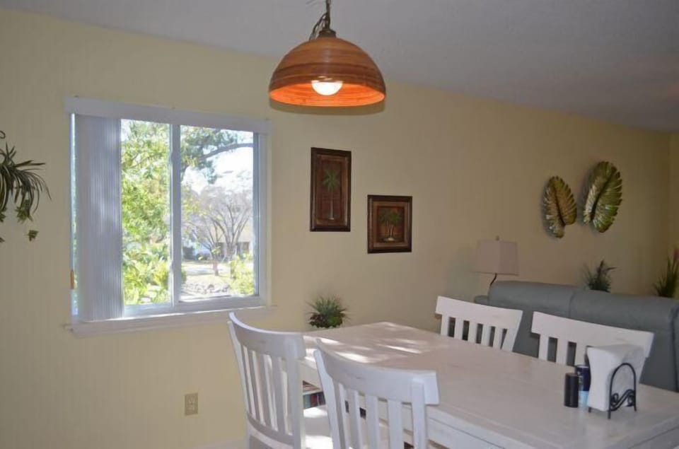 Dining Area for 4