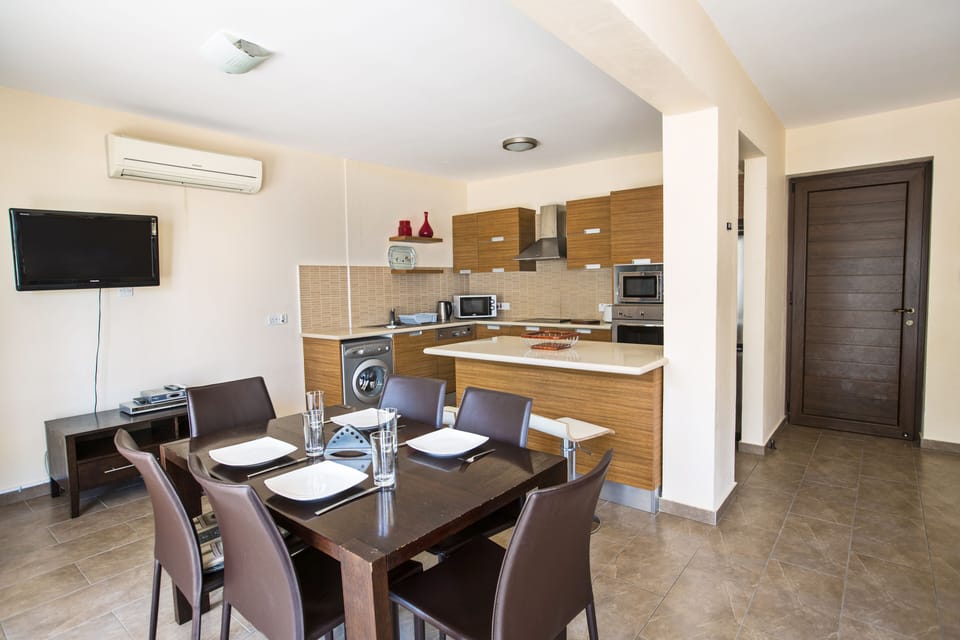 Dining Area with table and chairs to seat 6 persons