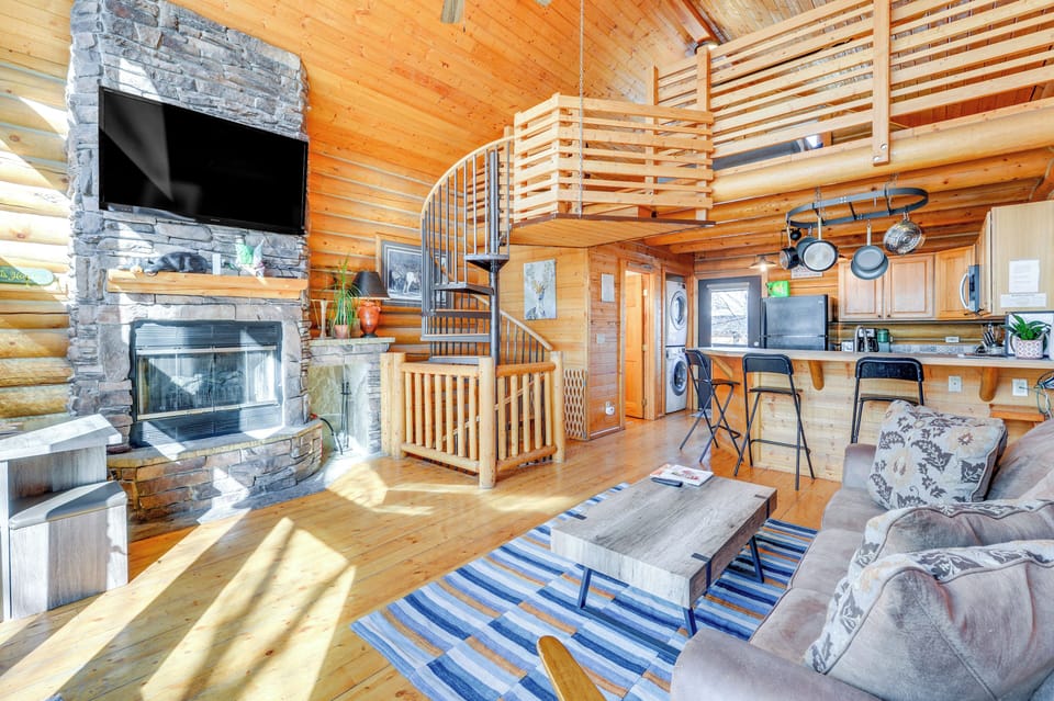 Living Area | Cable TV | Free WiFi | Central Heat | A/C Units | Main Level