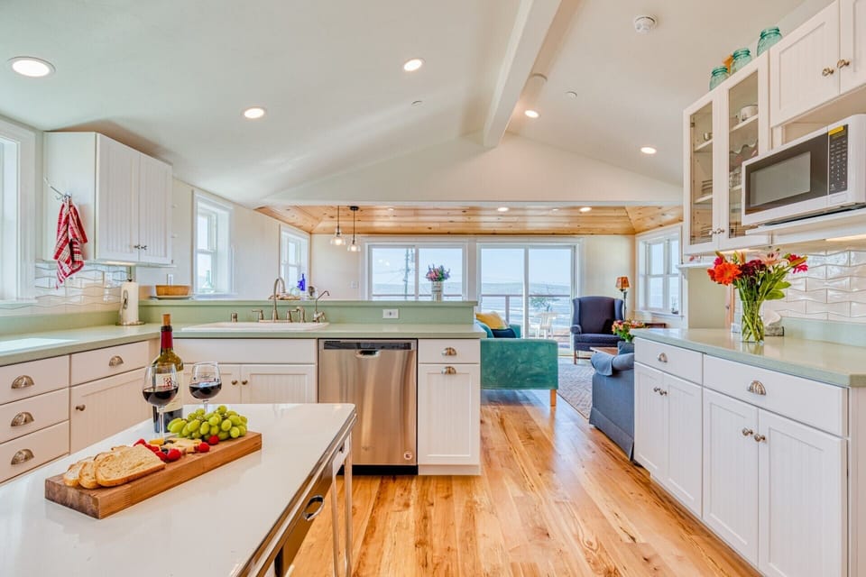 Upstairs Common Areas are open to the ocean views