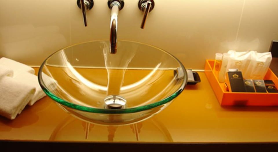 Bathroom sink