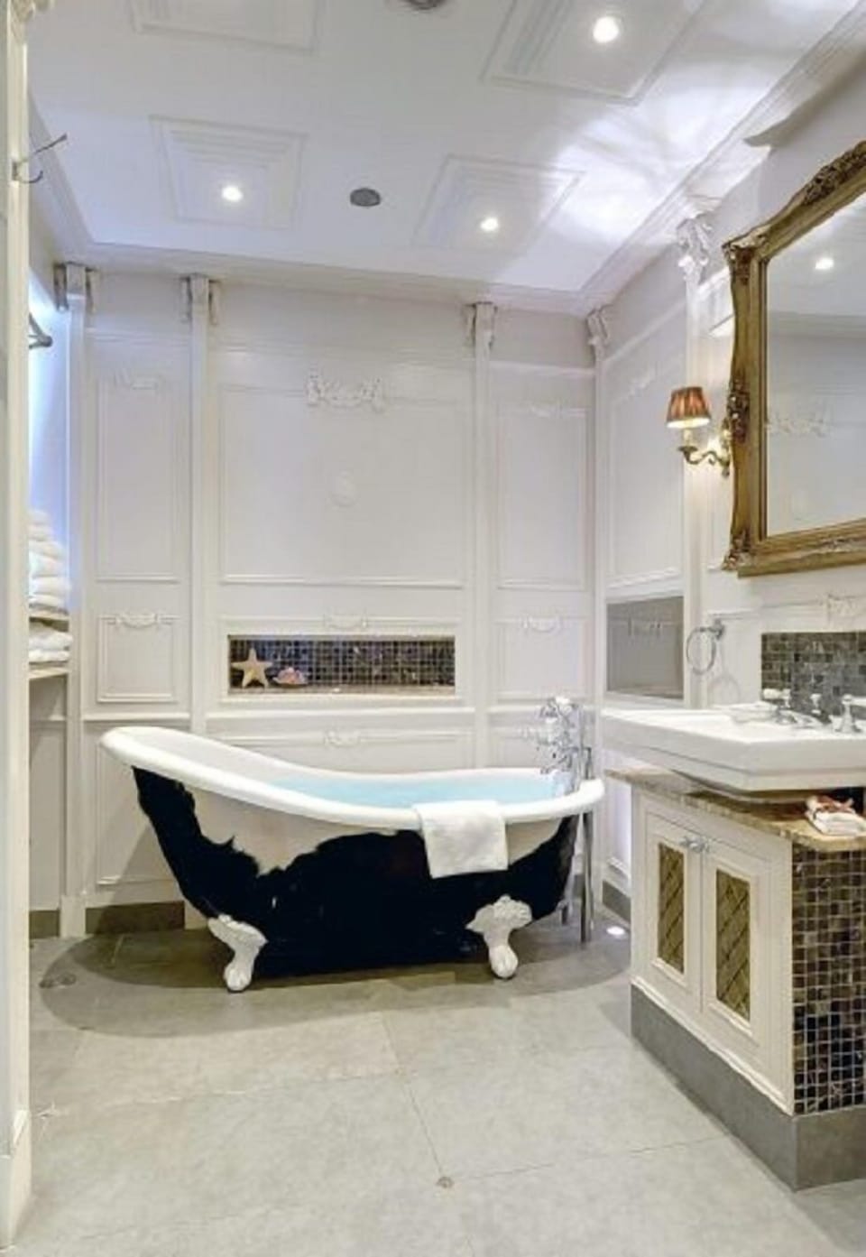 Bathroom | Free toiletries, hair dryer, slippers, towels