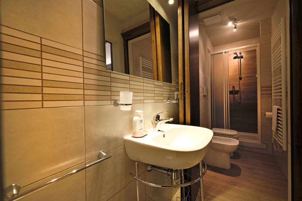Classic Studio Ground Floor | Bathroom | Shower, hair dryer, bidet, soap