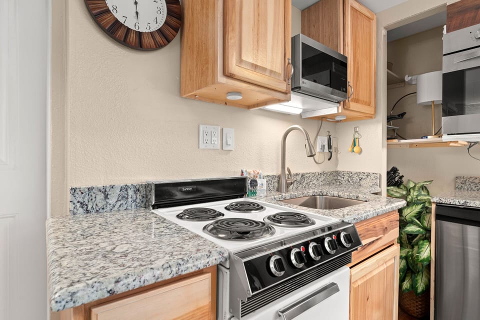 4 Burner Oven and Stove