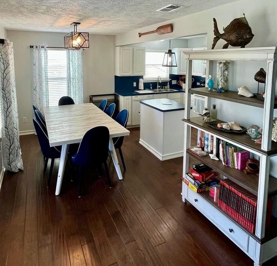 Kitchen and dining area. 