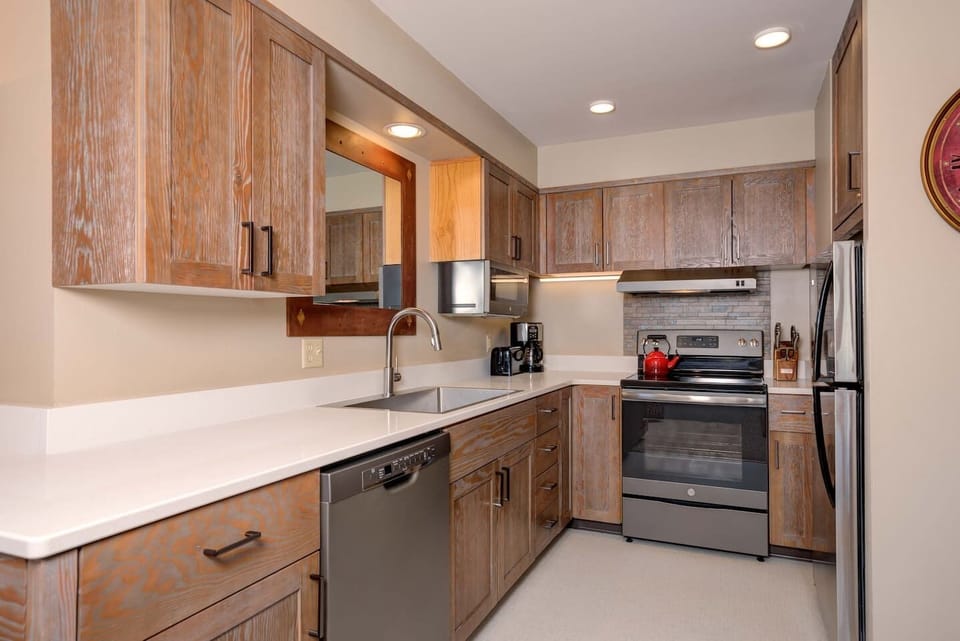Full size kitchen
