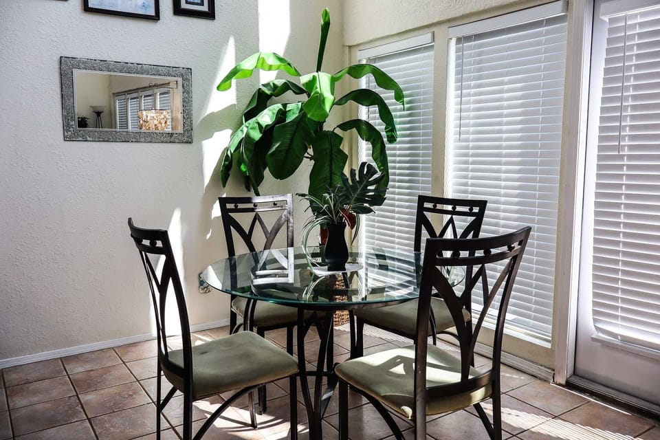 Condo, 2 Bedrooms | Dining