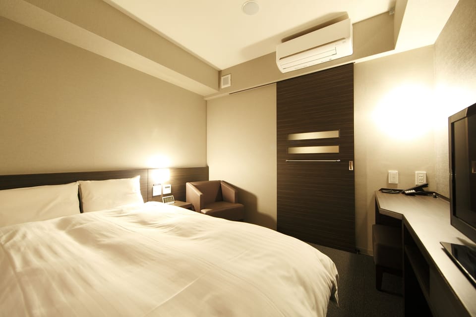 Desk, WiFi (free), bed sheets