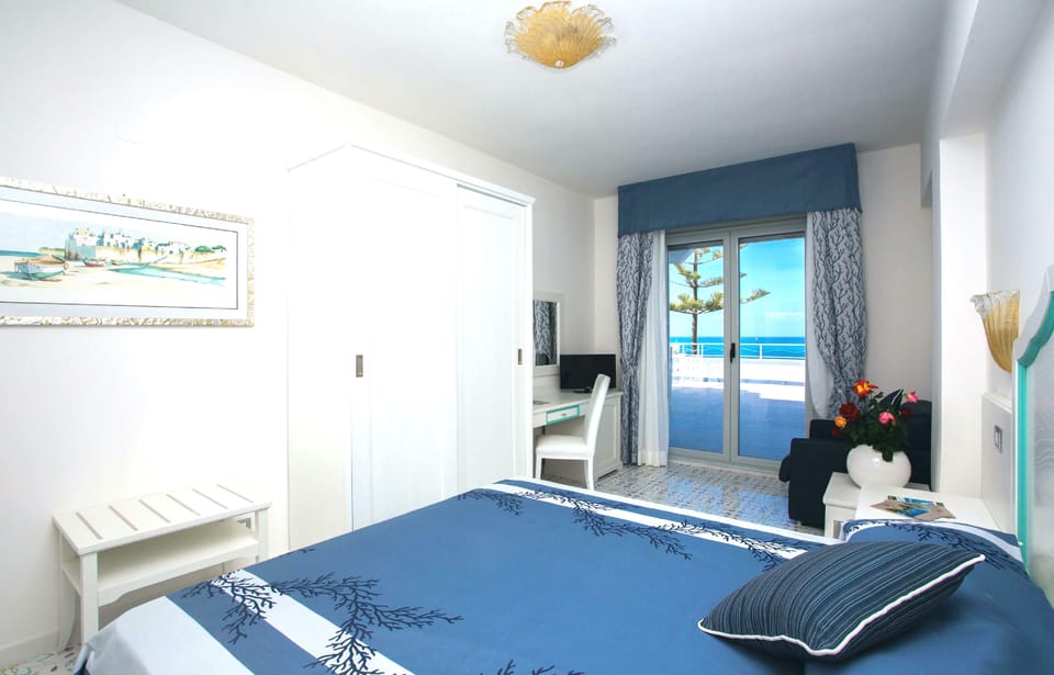 Suite, Sea View | Premium bedding, minibar, in-room safe, individually decorated