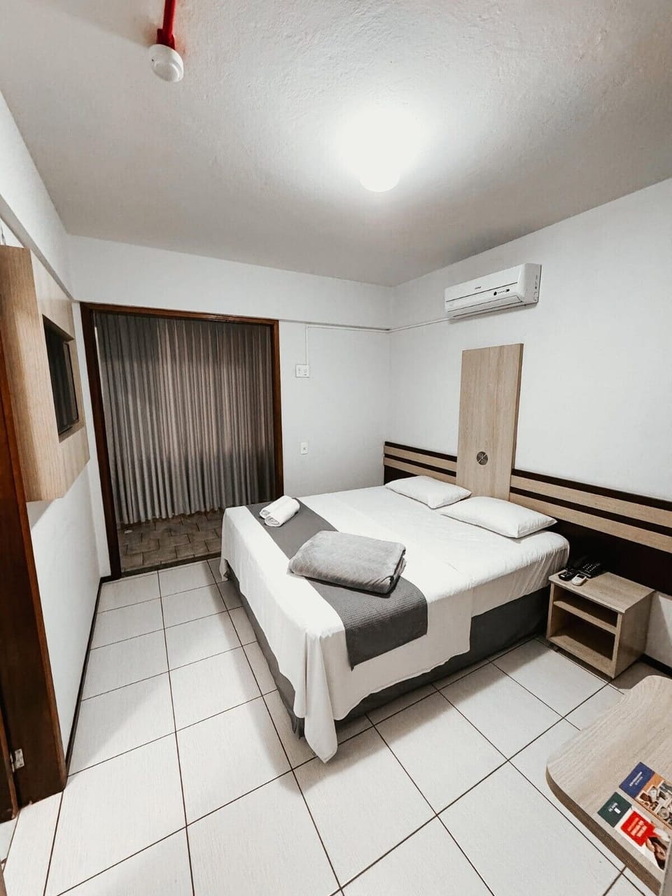 Standard Room, 1 Double Bed | Minibar, blackout drapes, free WiFi, bed sheets