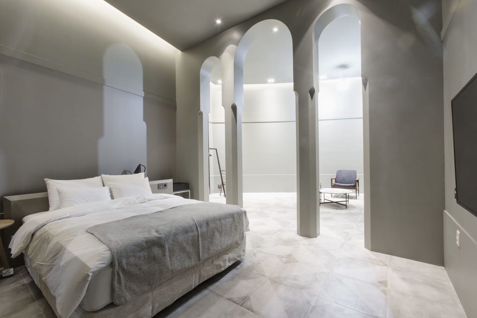 Suite (Corner) | In-room safe, blackout drapes, cribs/infant beds, rollaway beds