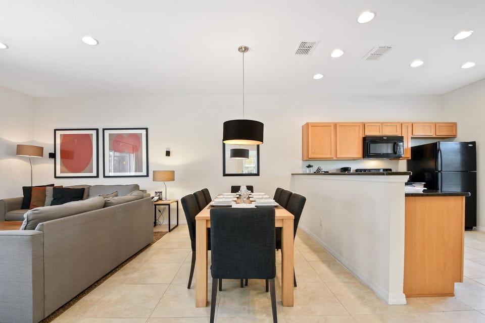 Townhome, 3 Bedrooms | Living area | 60-inch flat-screen TV with cable channels, Smart TV, Netflix