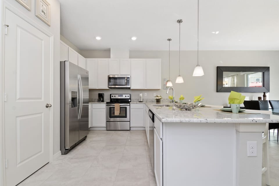 Townhome, 4 Bedrooms | Private kitchen | Full-size fridge, microwave, oven, stovetop