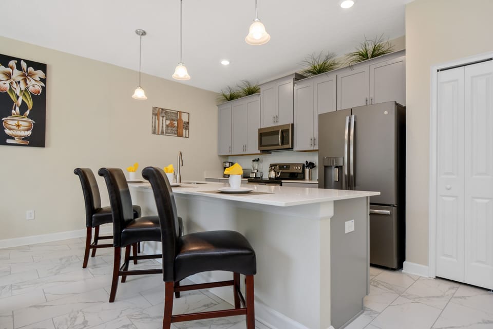 Townhome, 4 Bedrooms | In-room dining