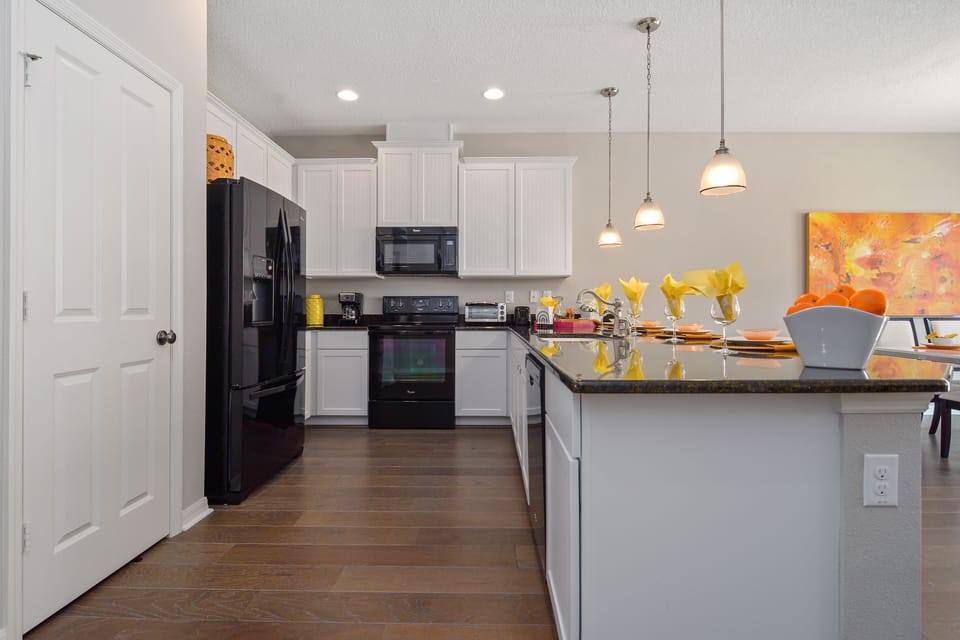 Townhome, 4 Bedrooms | Private kitchen | Full-size fridge, microwave, oven, stovetop