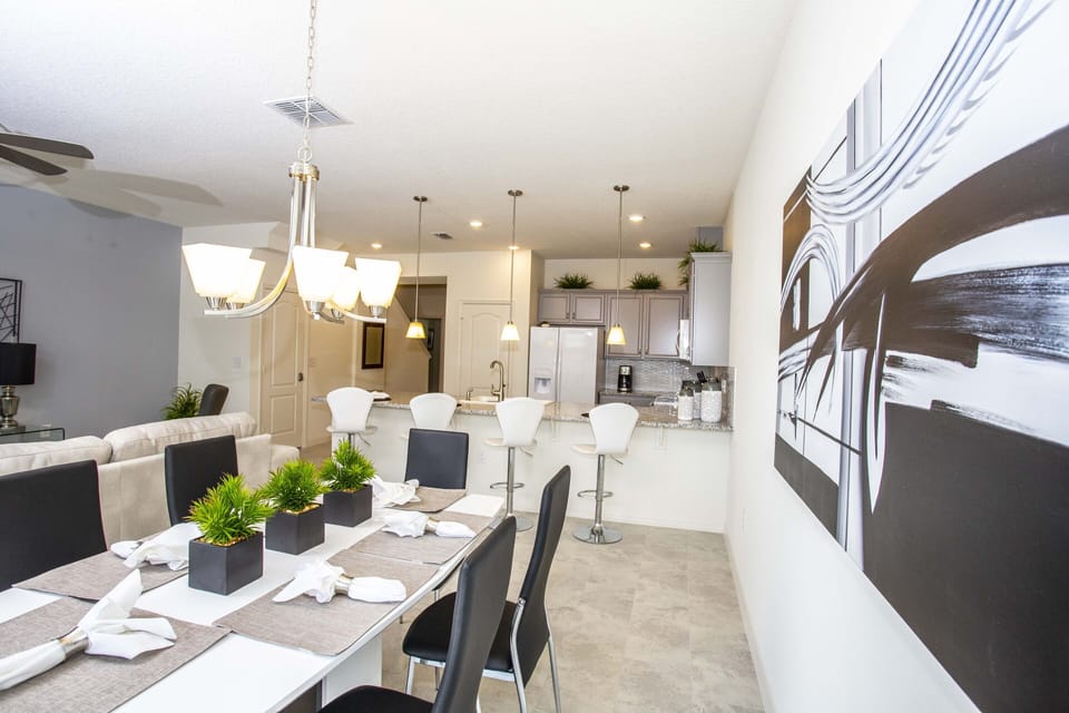 Townhome, 4 Bedrooms | In-room dining