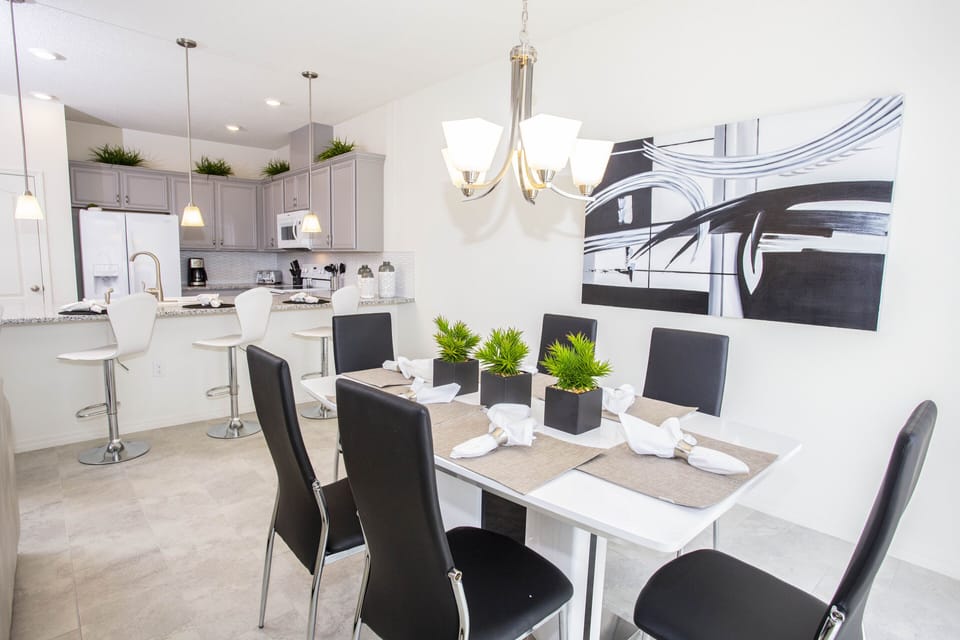 Townhome, 4 Bedrooms | In-room dining