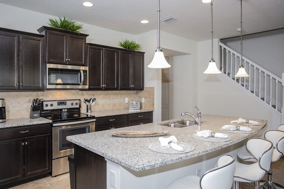 Townhome, 5 Bedrooms | Private kitchenette | Full-size fridge, microwave, oven, stovetop