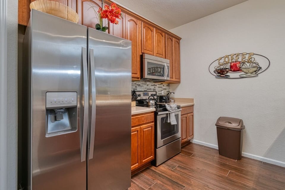 Townhome, 3 Bedrooms | Private kitchen | Full-size fridge, microwave, oven, stovetop