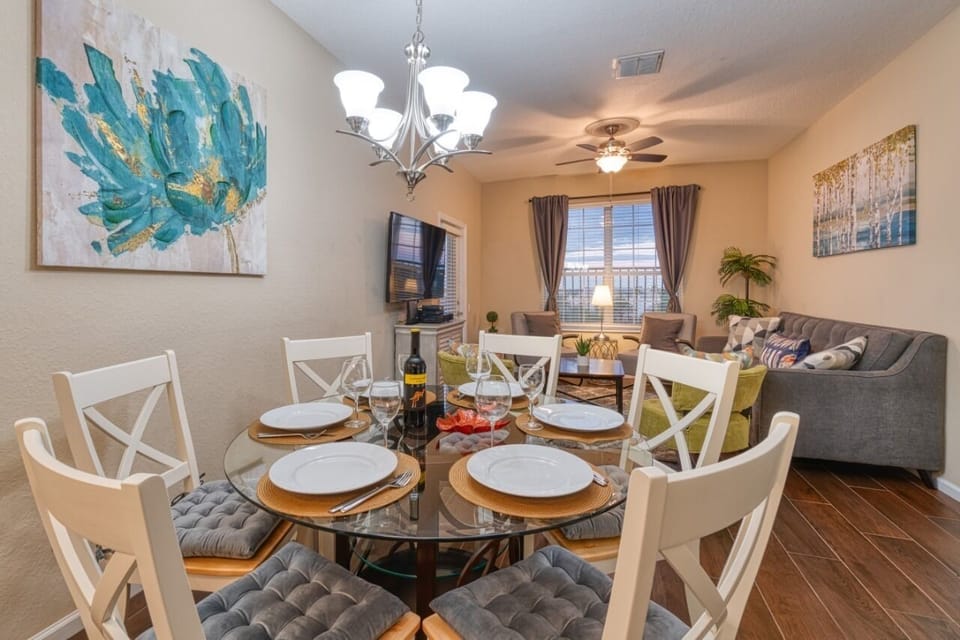 Townhome, 3 Bedrooms | In-room dining