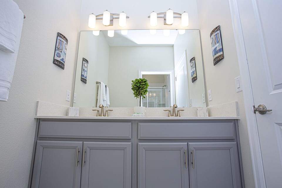 Townhome, 5 Bedrooms | Bathroom | Free toiletries, hair dryer, towels, soap