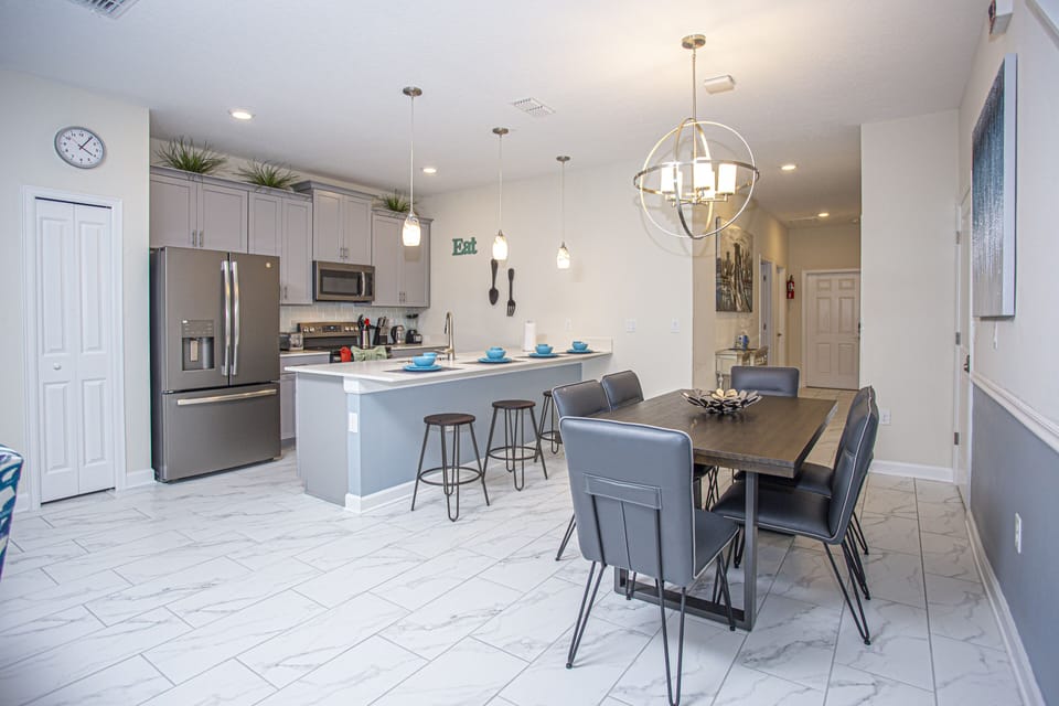 Townhome, 5 Bedrooms | In-room dining