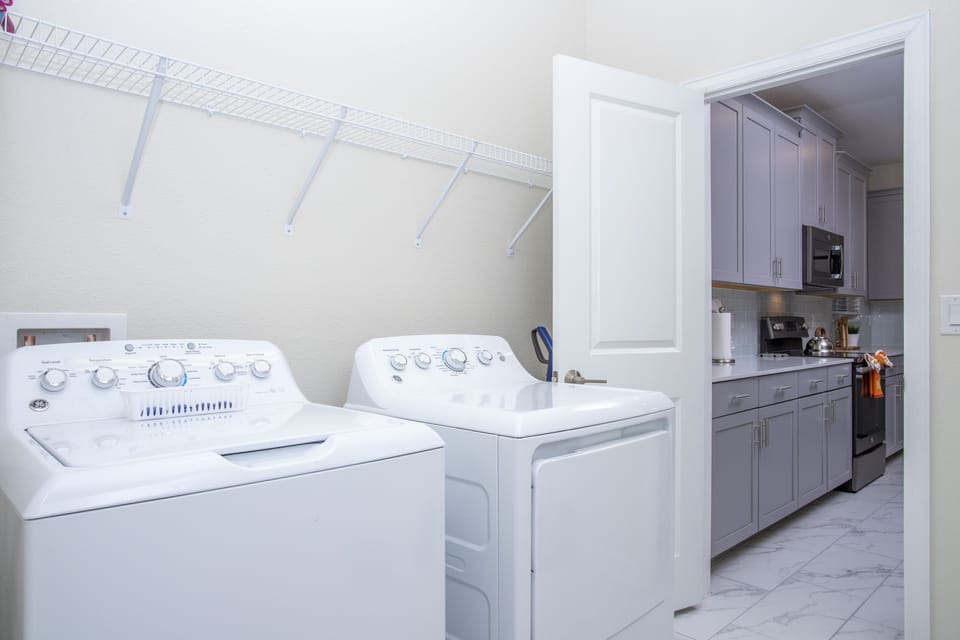House, 5 Bedrooms | Laundry