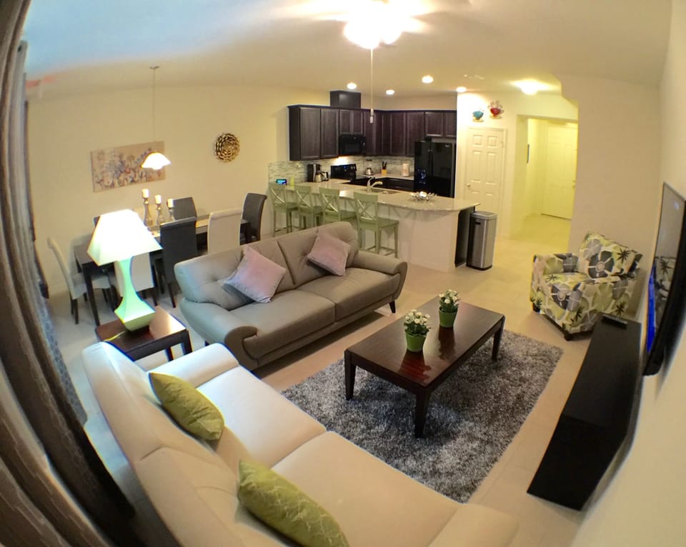 Townhome, 4 Bedrooms | In-room dining
