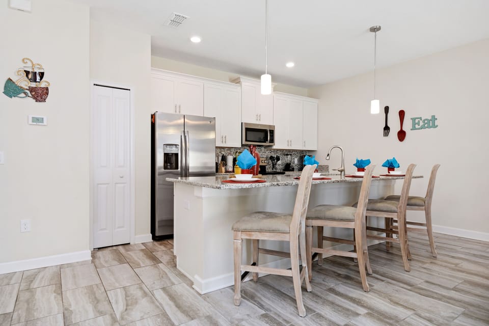Townhome, 4 Bedrooms | Private kitchen | Full-size fridge, microwave, oven, stovetop