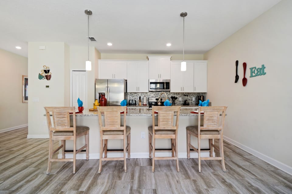 Townhome, 4 Bedrooms | Living area | 60-inch flat-screen TV with cable channels, Smart TV, Netflix