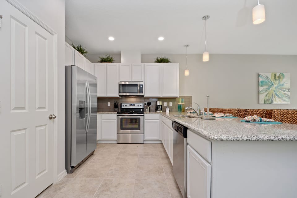 Townhome, 4 Bedrooms | Private kitchen | Full-size fridge, microwave, oven, stovetop