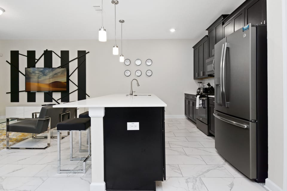 Townhome, 4 Bedrooms | Private kitchen | Full-size fridge, microwave, oven, stovetop