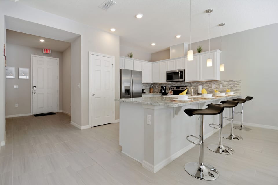 Townhome, 4 Bedrooms | Private kitchen | Full-size fridge, microwave, oven, stovetop