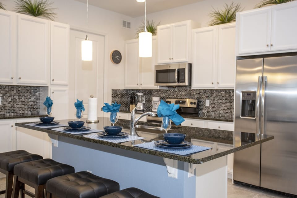 Townhome, 5 Bedrooms | Private kitchen | Full-size fridge, microwave, oven, stovetop