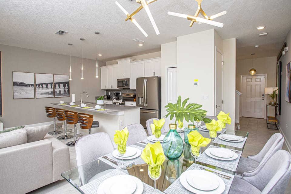 Townhome, 4 Bedrooms | In-room dining