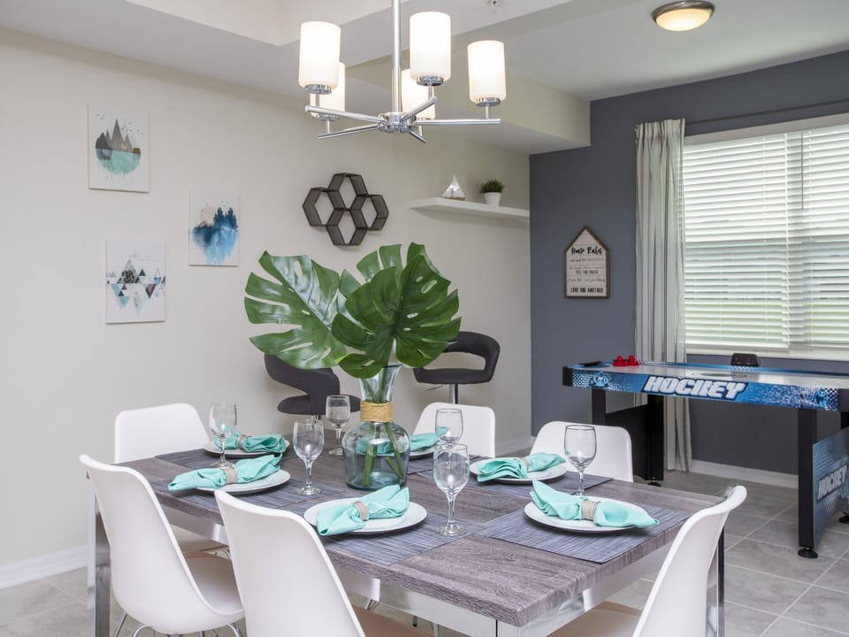 Apartment, 2 Bedrooms | In-room dining