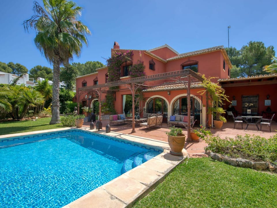 Plant, Water, Sky, Property, Building, Azure, Swimming Pool, Tree, Architecture, Residential Area